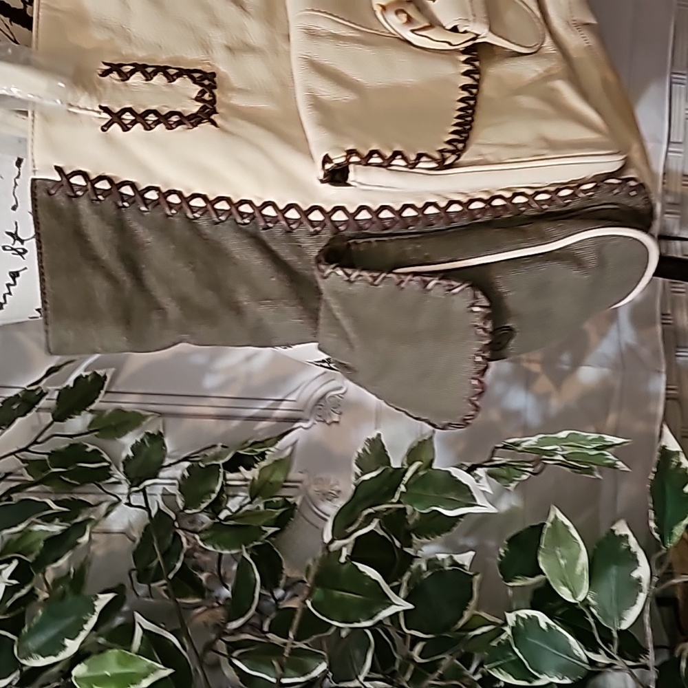 Sondra Roberts Cream/Olive Vegan Leather and Canvas Stitch Bag NWT - Picture 9 of 13